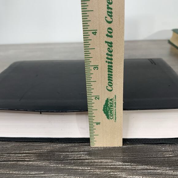 Zondervan Holy Bible NIV ReadEasy Black Italian Duo-tone - Picture 5 of 13